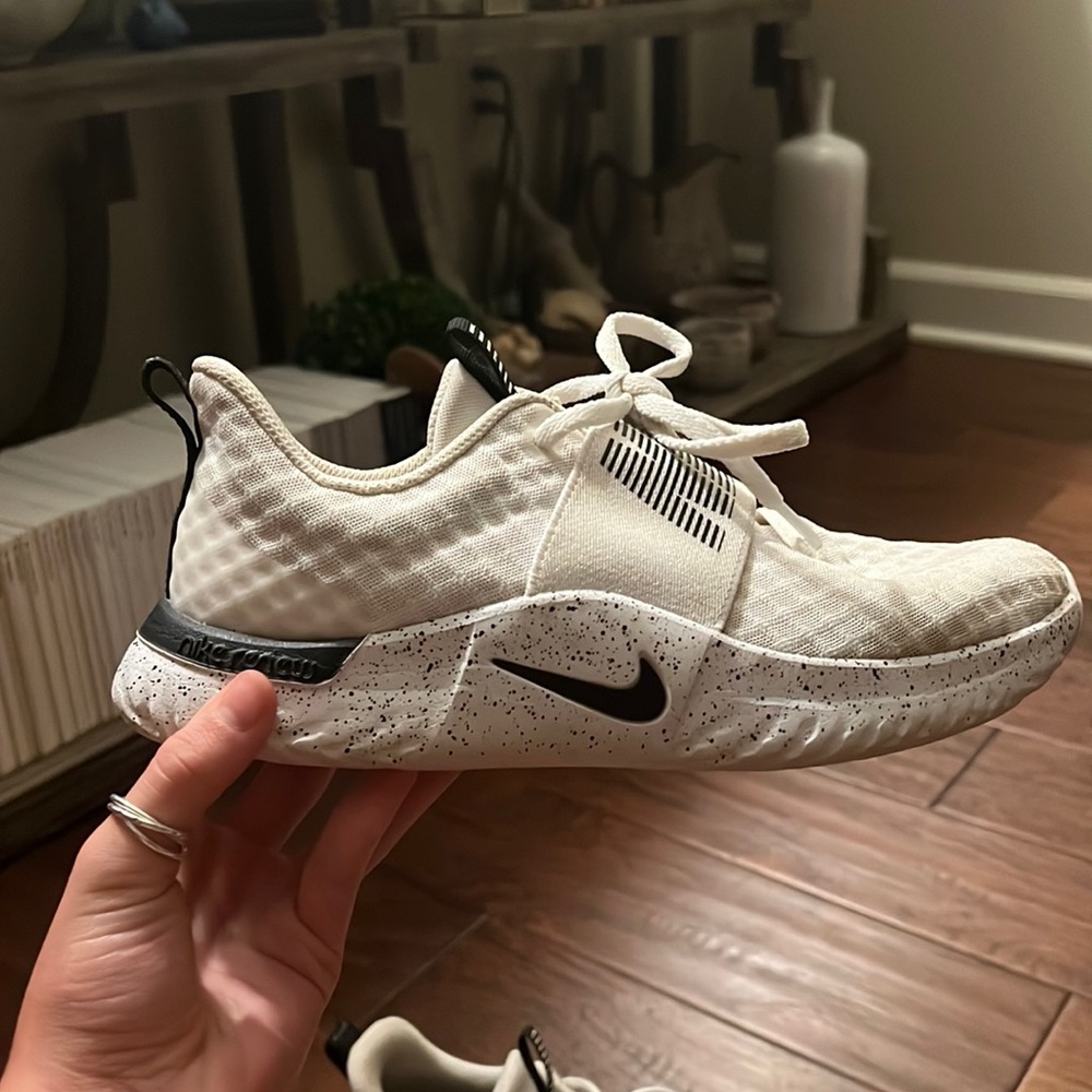 NIKE workout shoes black/white size 7 in women’s